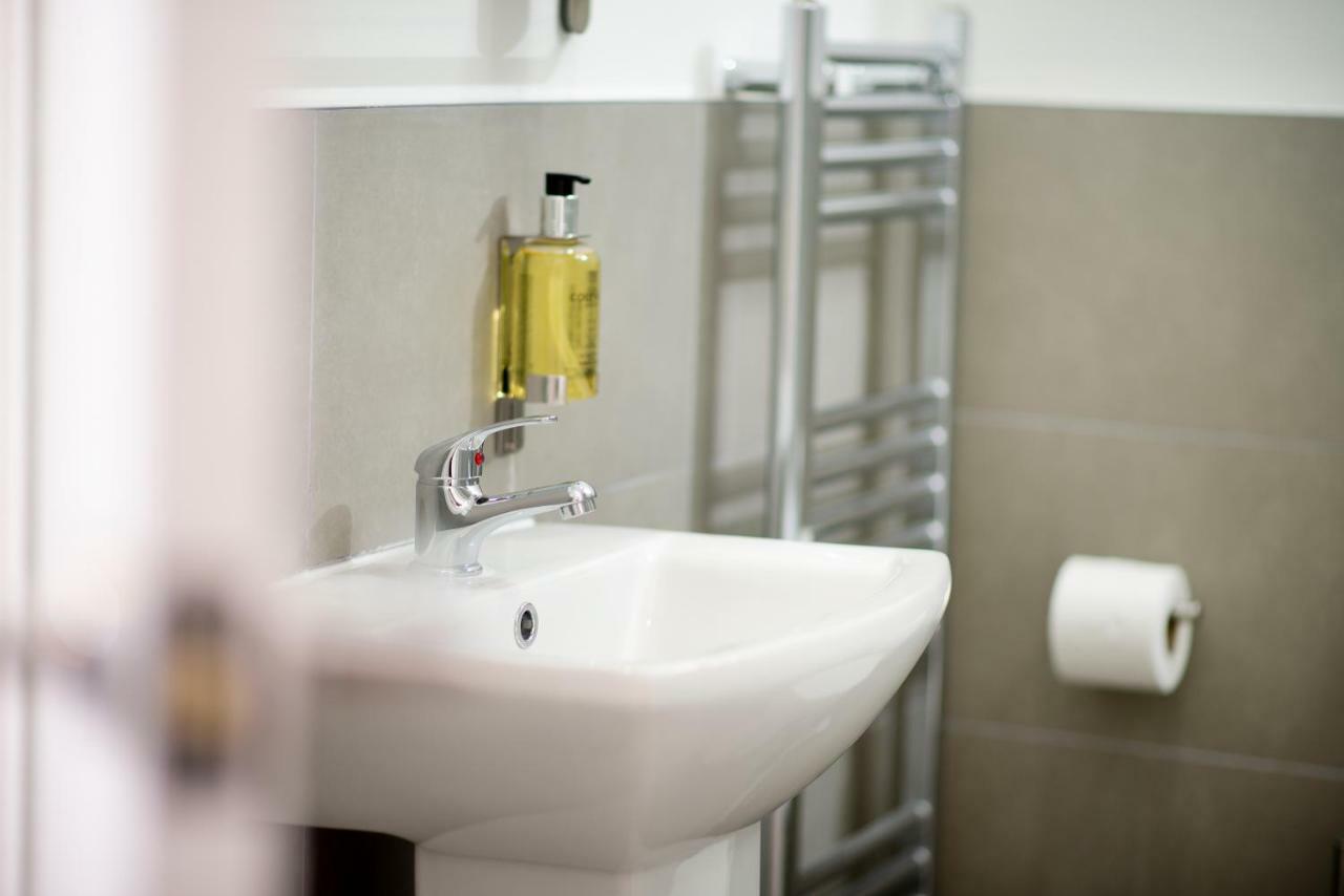 Flat A - Spacious Ground Floor, 1 Bedroom Apartment In Central Southsea, 포츠머스 외부 사진